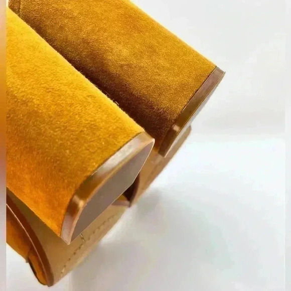 COPY - 🧡PRE-LOVED🧡VINCE CAMUTO🧡GINGER COLORS SUEDE MULES🧡SIZE 9 - Picture 2 of 12